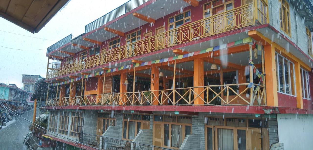 Rasta Cafe And Lodge Manāli Eksteriør billede