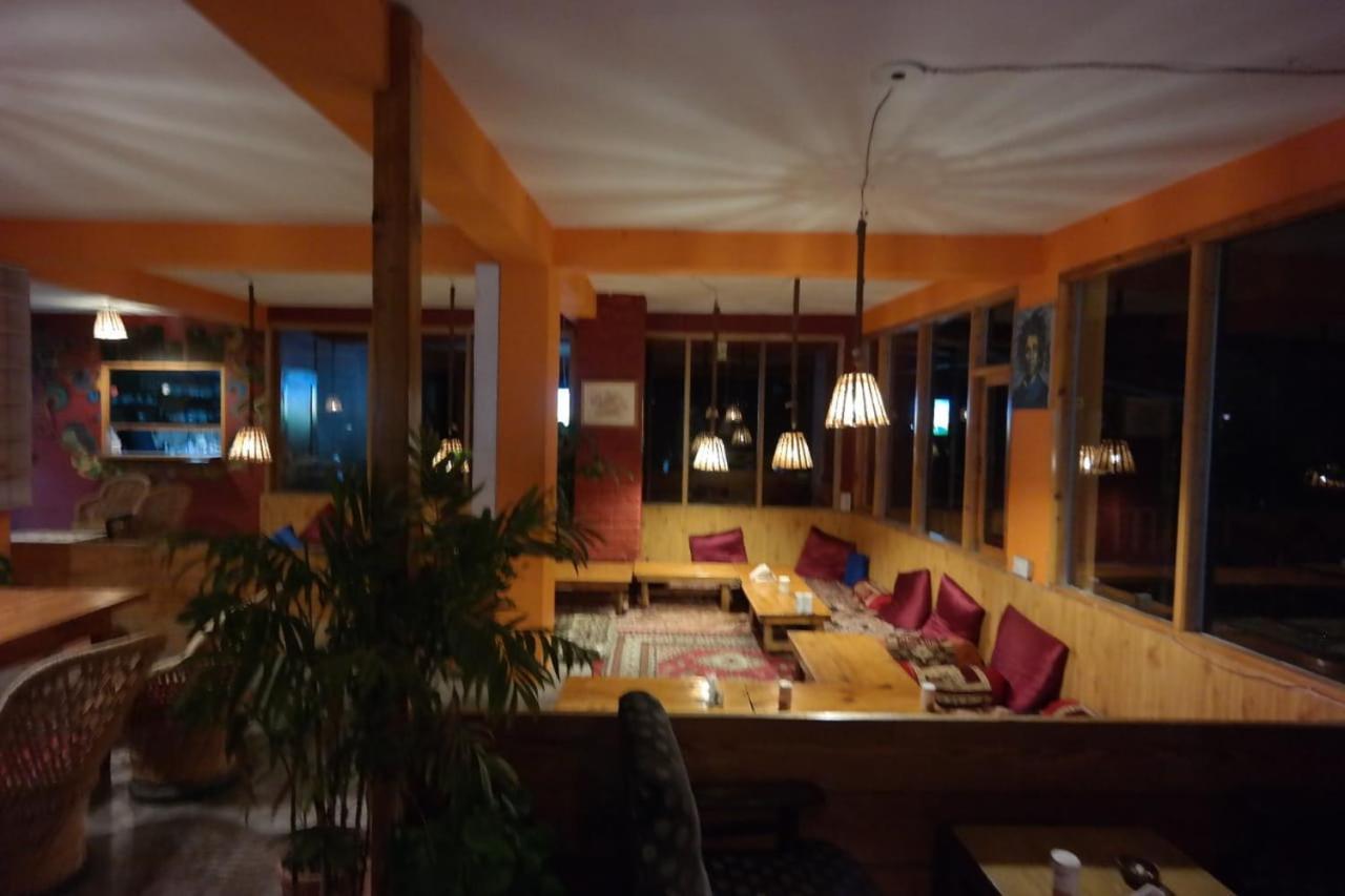 Rasta Cafe And Lodge Manāli Eksteriør billede