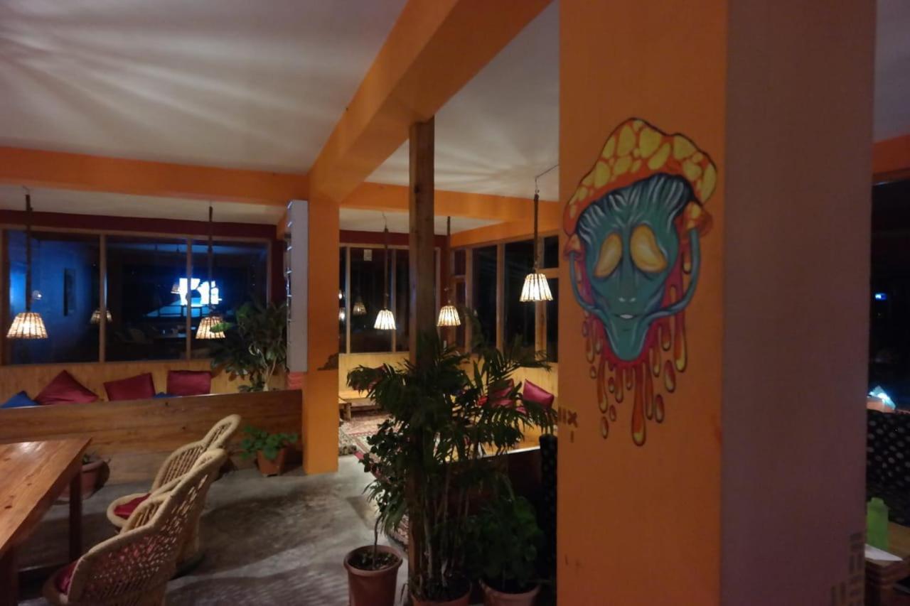 Rasta Cafe And Lodge Manāli Eksteriør billede