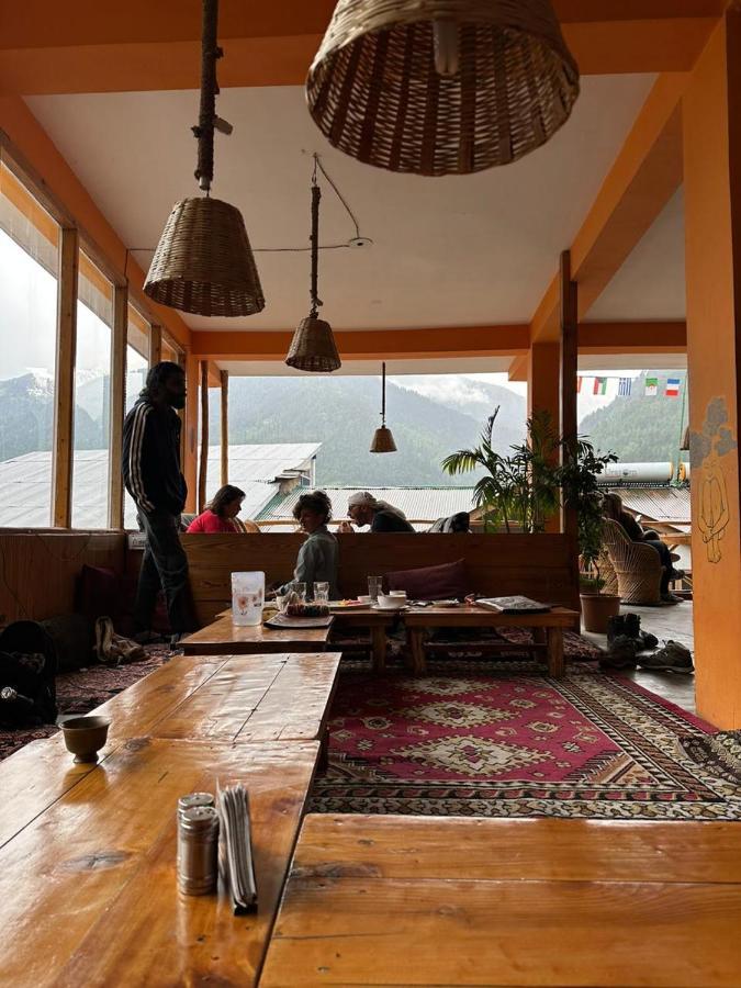 Rasta Cafe And Lodge Manāli Eksteriør billede